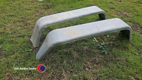 Trailer mud guards