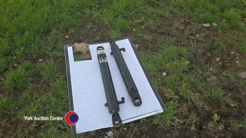 Double acting hydraulic rams, old stock, unused