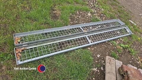 Pair of racks/trailer ramps