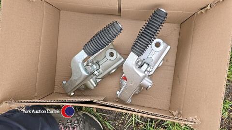 2 x Bradley doublelock 3500kg 50mm ball couplings