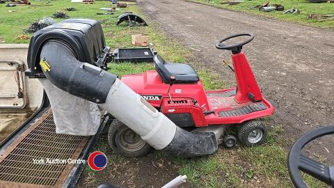 Honda ride on mower with box, key in office