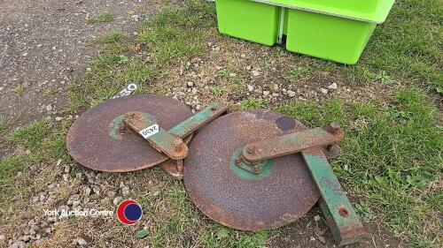 Discs with brackets