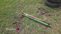 Pair of green hydraulic rams<br/>Pair of green hydraulic rams