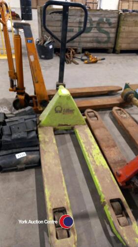 Pallet truck