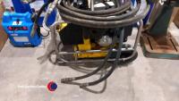 Hydraulic breaker and gun with two chisels - 2