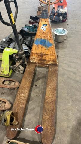 Pallet truck