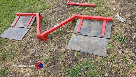 Set of 3 point linkage mud flaps
