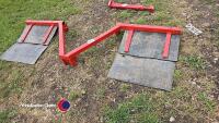 Set of 3 point linkage mud flaps