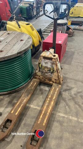 Pallet truck