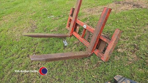Fork lift attachment