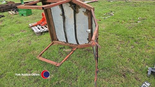 MF 135 can roof windscreen