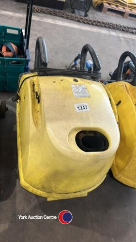 Steam cleaner