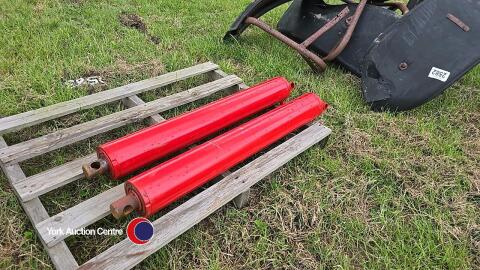 Pair of Triffitt 10 Tonne tipping rams
