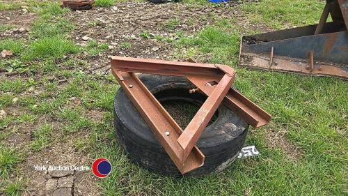 A frame trailer pusher