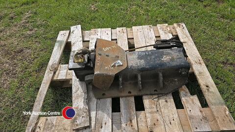 Bolt on pickup hitch, thought to be from Merlo/TM JCB but would fit forager