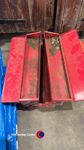Metal tool box