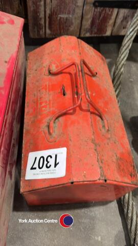 Metal tool box