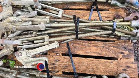 Dual wheel clamps