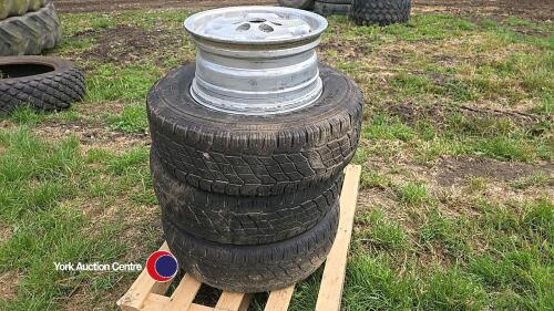 4 x Land Rover wheels and 3 tyres