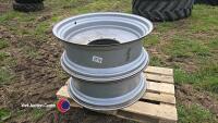 Puma 240 front row crop wheels 380/85 R34 - 3