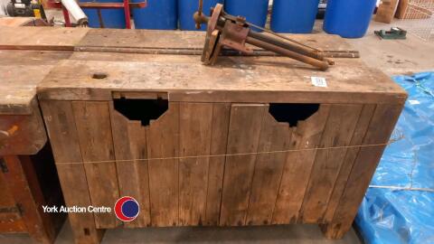 Pine carpenters bench