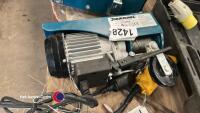 New silver line 240v hoist/lift