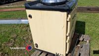Red fire Rayburn-style cooker/heater - 3