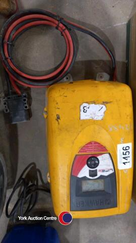 Forklift battery charger
