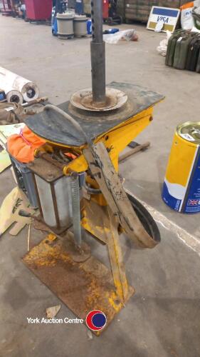 Tyre remover