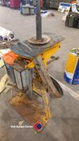 Tyre remover