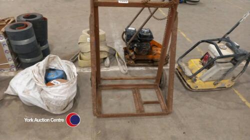 Gas bottle carrier