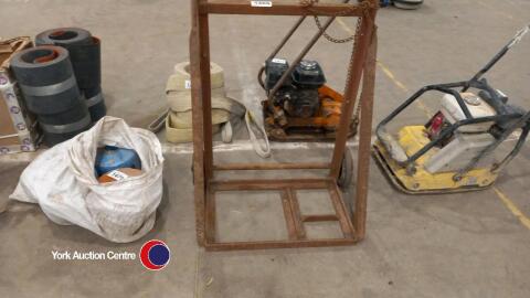 Gas bottle carrier