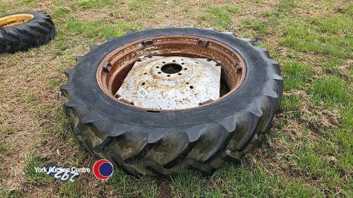 Tractor wheel and tyre