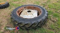 Tractor wheel and tyre