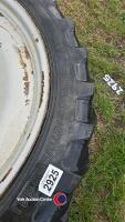 Pair of row crop wheels, 270x95 R44 - 3