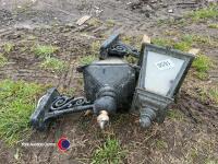 Pair of Victorian style coach lights working when removed - 2