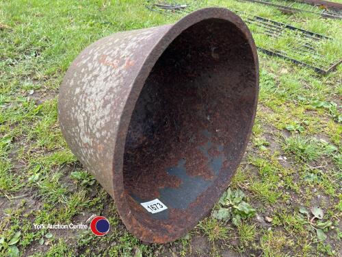 Cast iron couldron, approx 21in internal diameter at rim