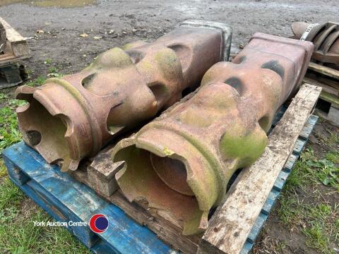 Pair of chimney pots