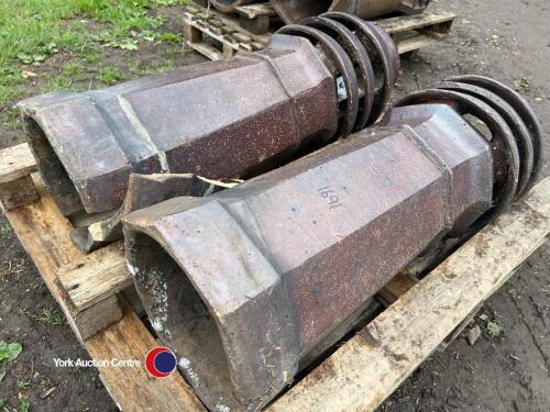Pair of chimney pots