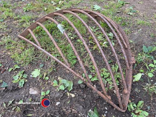 Cast iron hay rack