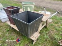 Plant pot display unit, garden feature