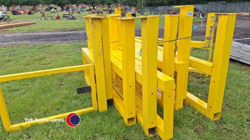 Quantity of steel barriers