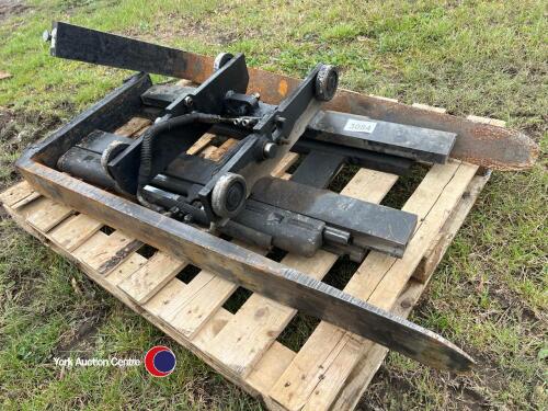 Forklift carriage plus a pair of forks