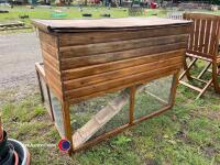 Rabbit hutch and run - 3