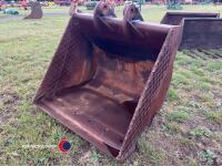 3ft heavy duty excavator bucket, on 45mm pins, gc