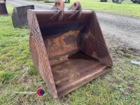 3ft heavy duty excavator bucket, on 45mm pins, gc - 2