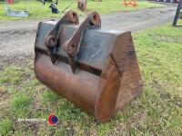 3ft heavy duty excavator bucket, on 45mm pins, gc - 3