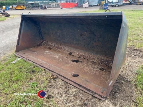 Tractor loader bucket 6ft wide on Euro hitch headstock