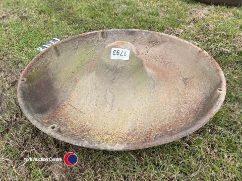 Cast round pig troughs