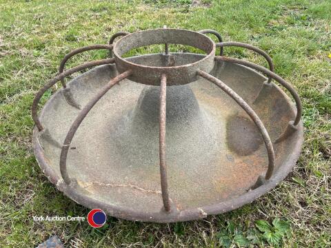 Cast round pig troughs